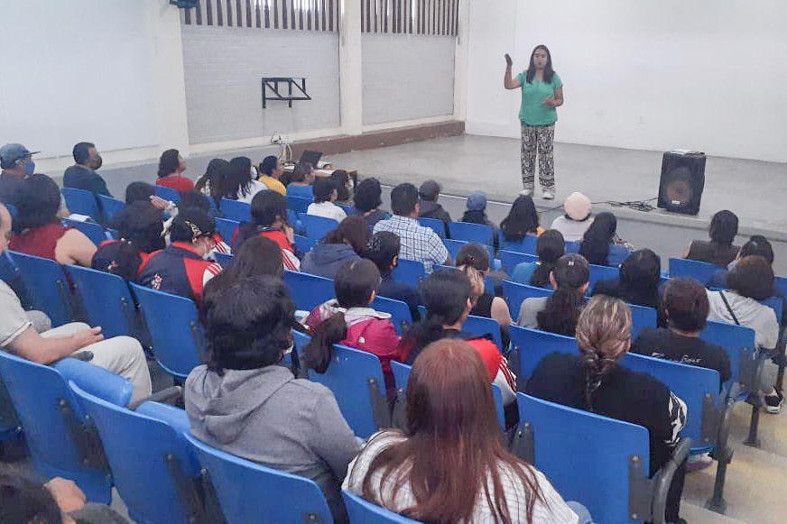 Lleva Instituto de la Mujer Huamantla  plática de prevención de la violencia contra la mujer en el Cobat 02
